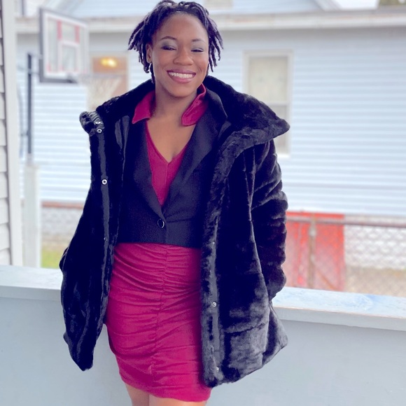 Meet your Posher, Andrea - Picture 1 of 2